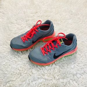 Nike Dual Fusion Run 3 size 7 sneakers